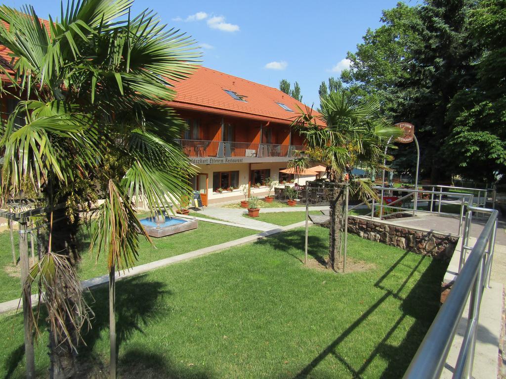 Hotel Halaszkert Badacsony Бадачоньтомай Экстерьер фото